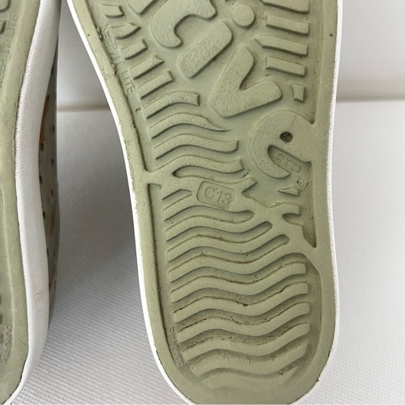 Native Jefferson Print - Elm Green/ Shell White/ Elm Eucamo Size C13 Kids Boy - Picture 5 of 8